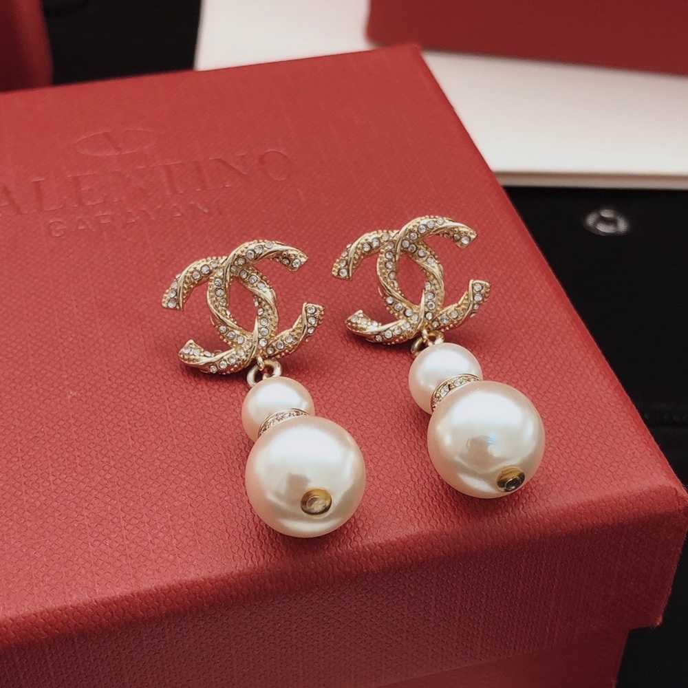 Chanel gourd earrings